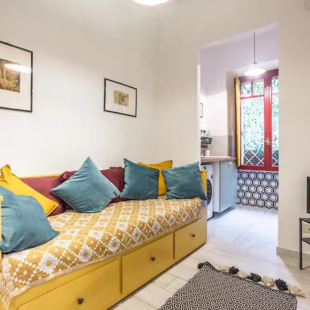 La Piccola Retro , Urban Color And Comfort Apartment *