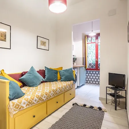 La Piccola Retro , Urban Color And Comfort Apartment